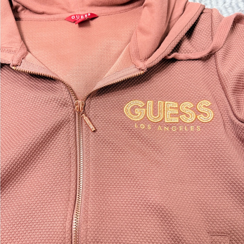 GUESS - Picture 6 of 7